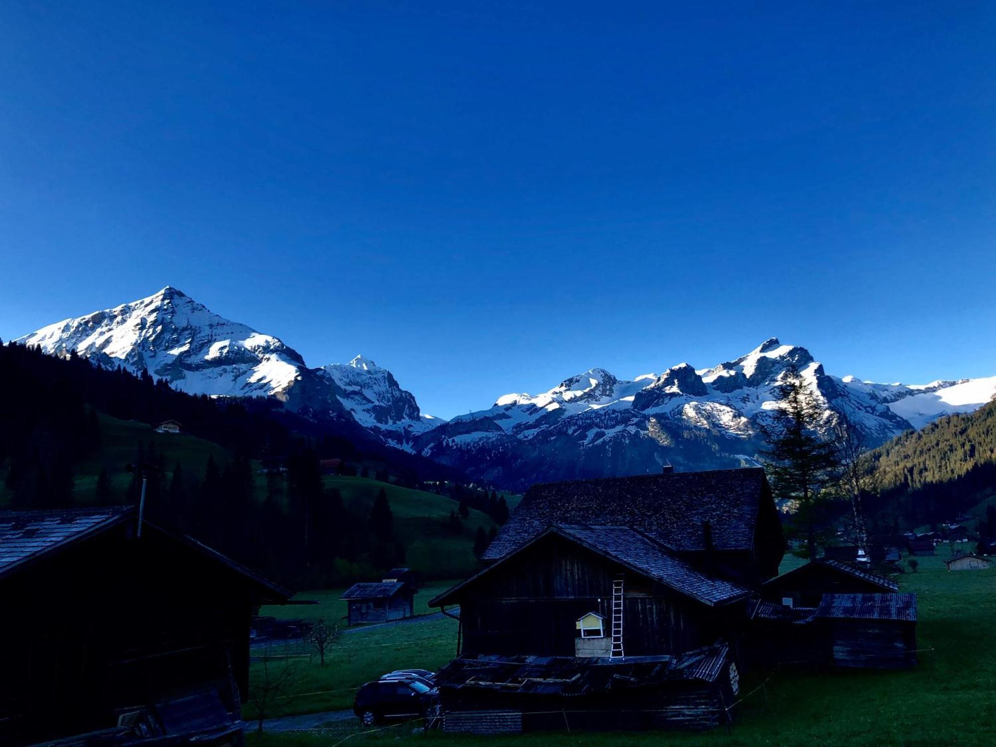 Beautiful Apartment With Stunning View Gsteig Exterior photo