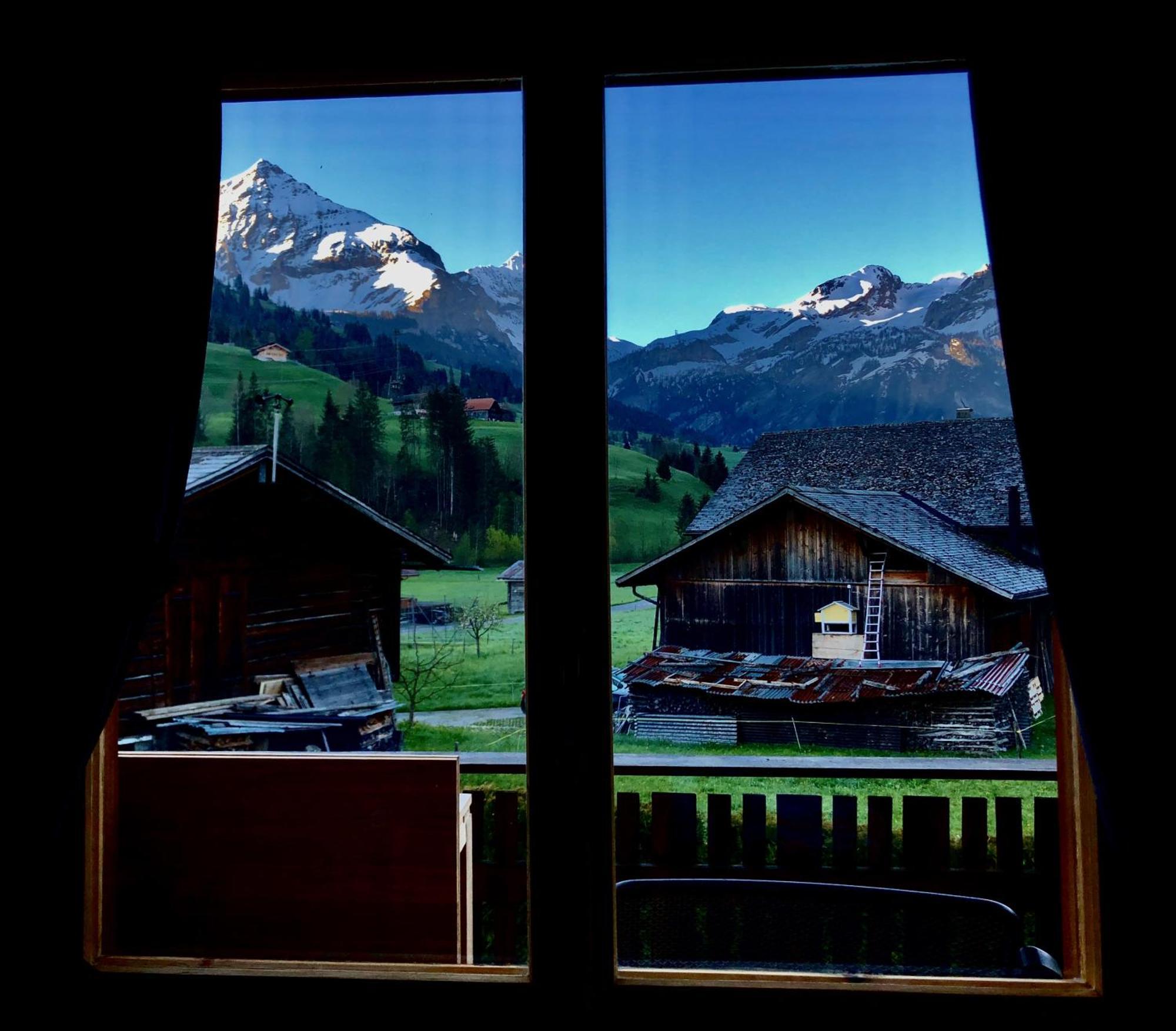 Beautiful Apartment With Stunning View Gsteig Exterior photo