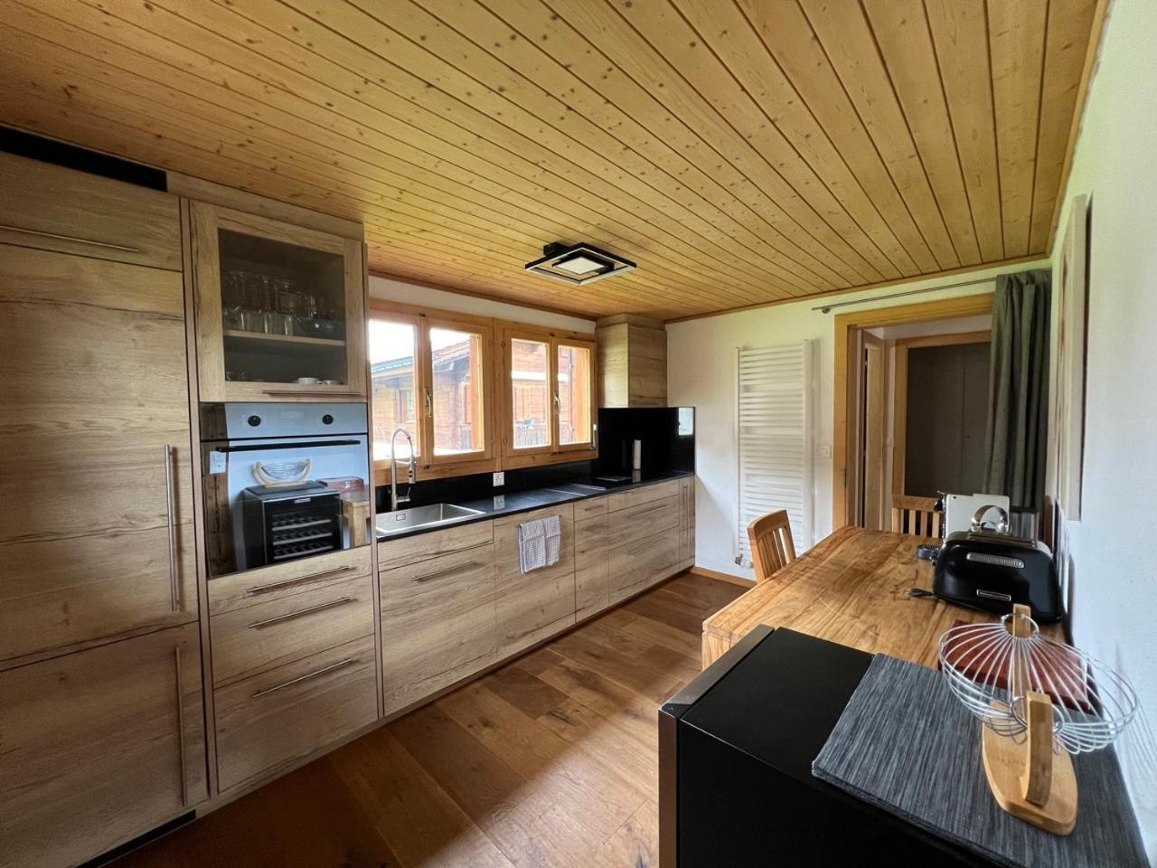 Beautiful Apartment With Stunning View Gsteig Room photo