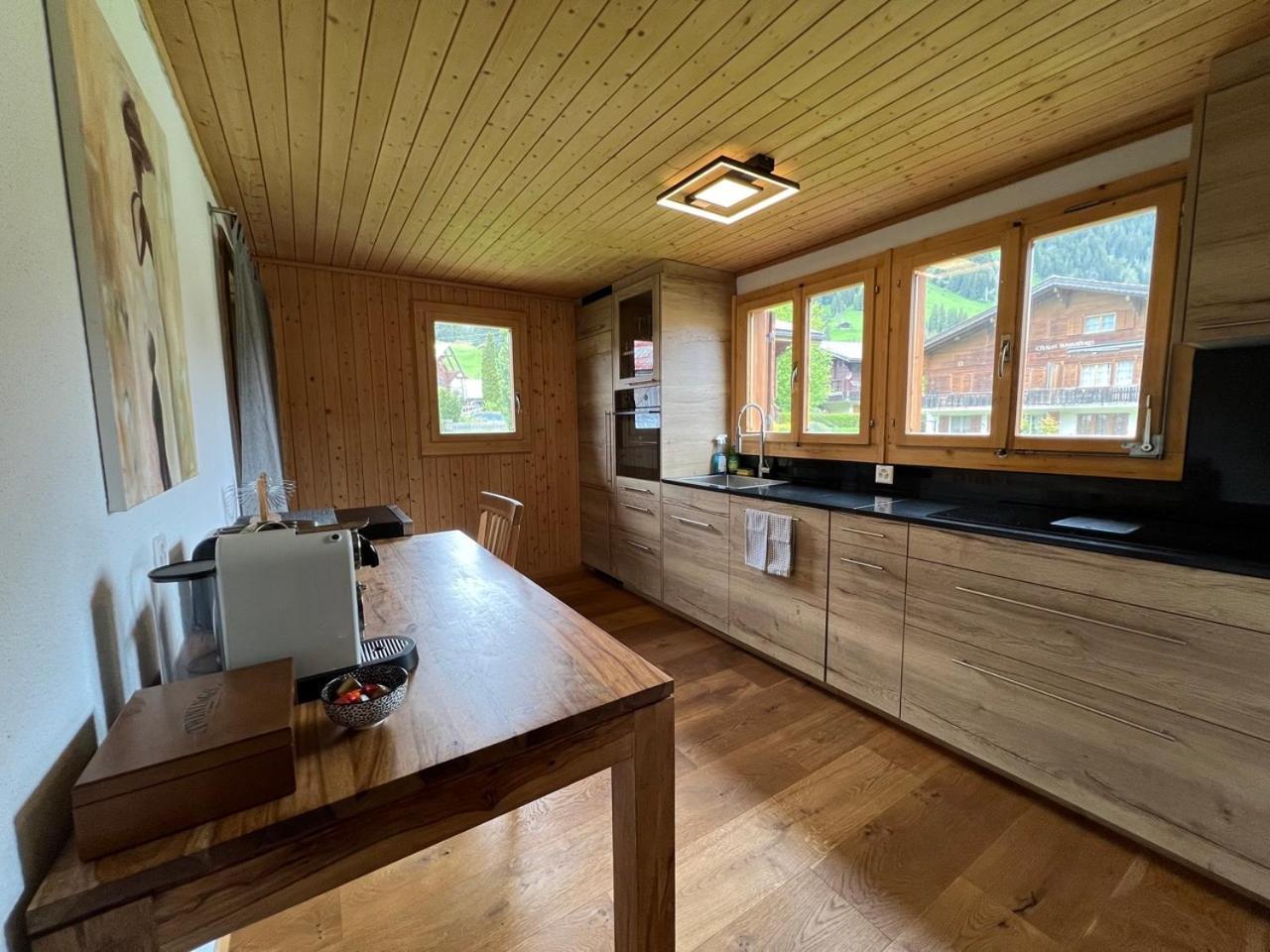 Beautiful Apartment With Stunning View Gsteig Room photo